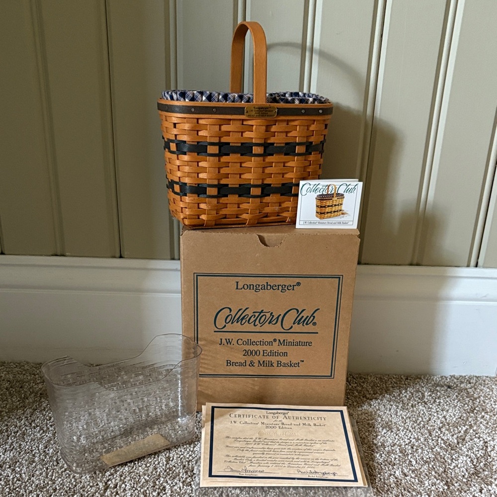 Longaberger Collectors Club Bread & Milk Basket. 2000 edition.